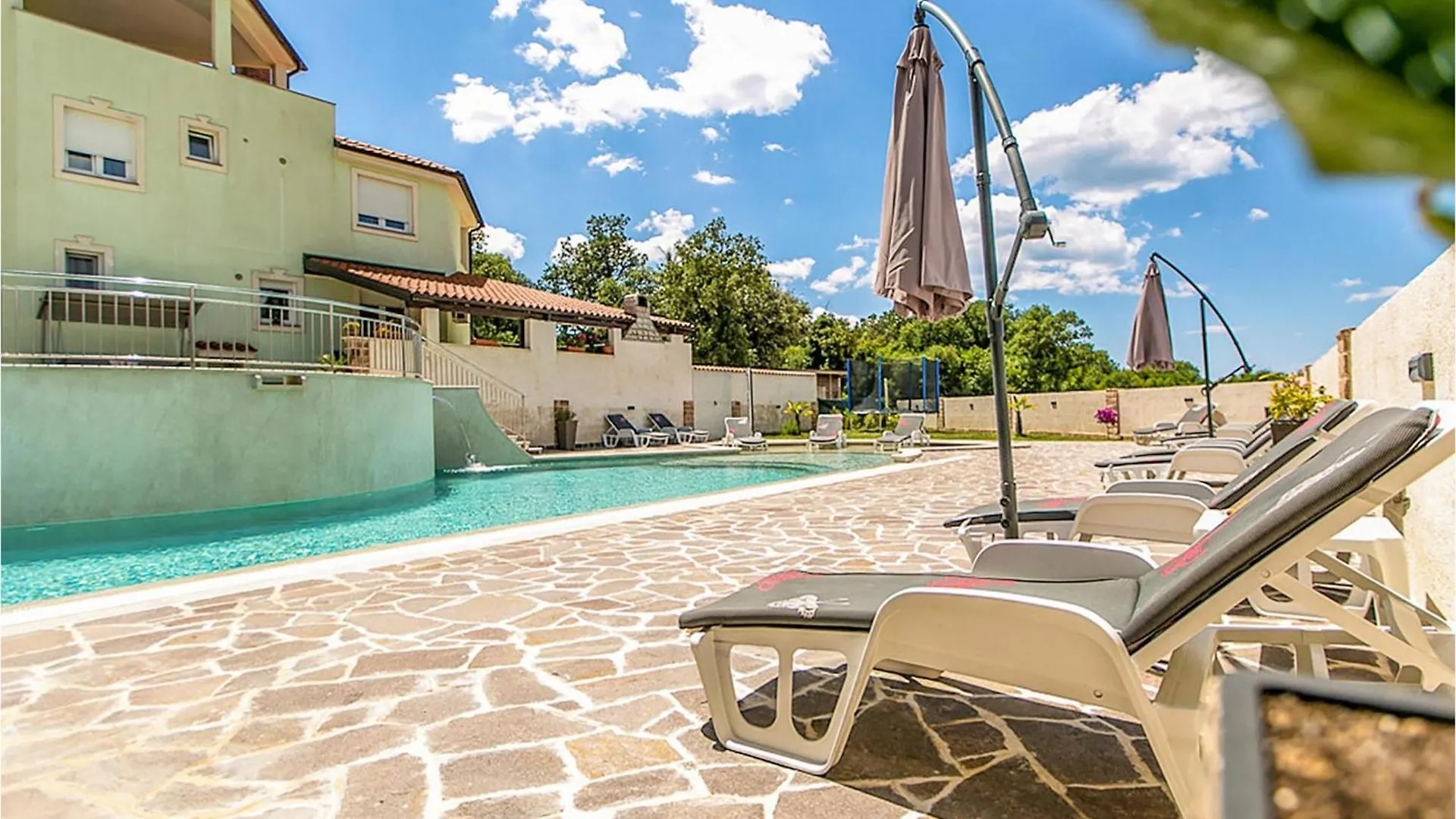 Lovely Apartment In Pula With Kitchen 0*,